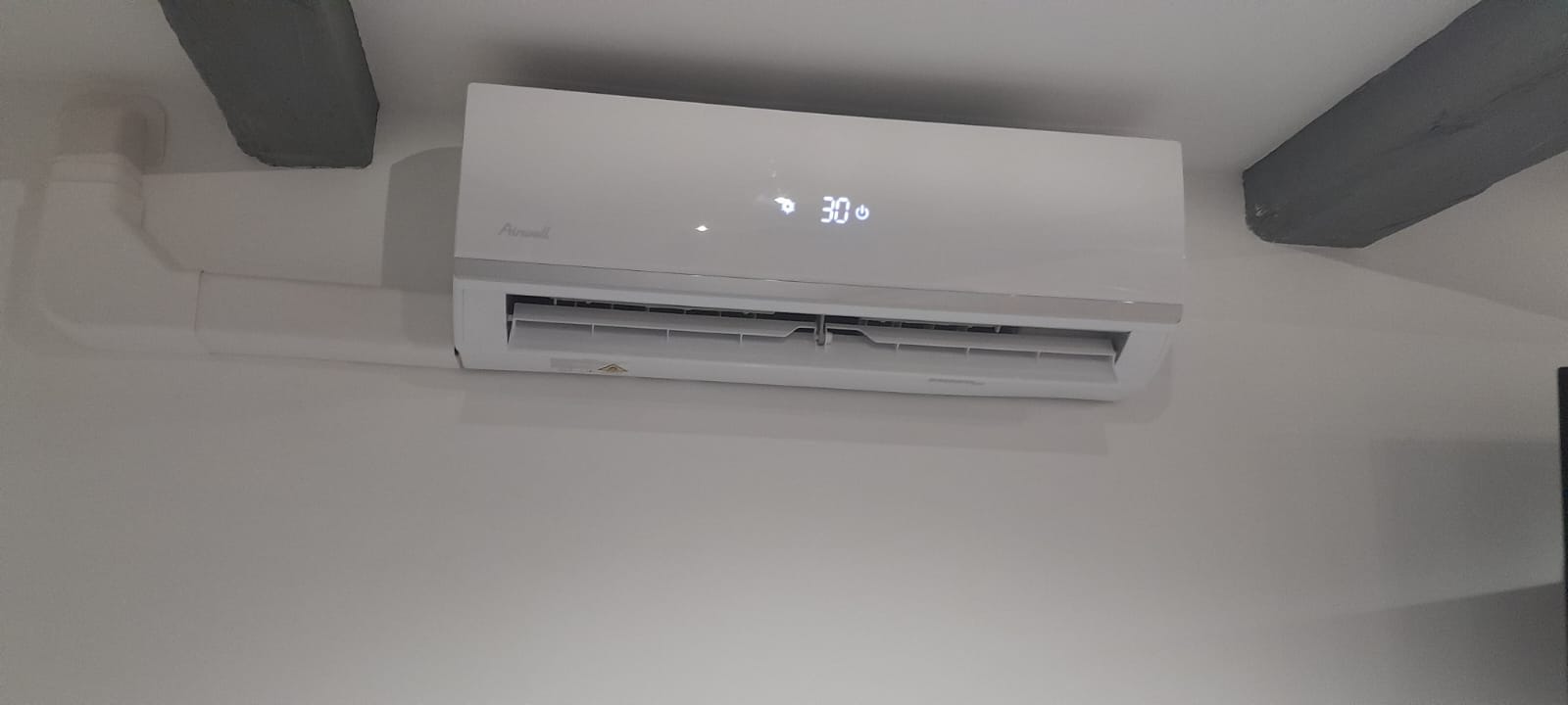 Climatisation murale Airwell installée
