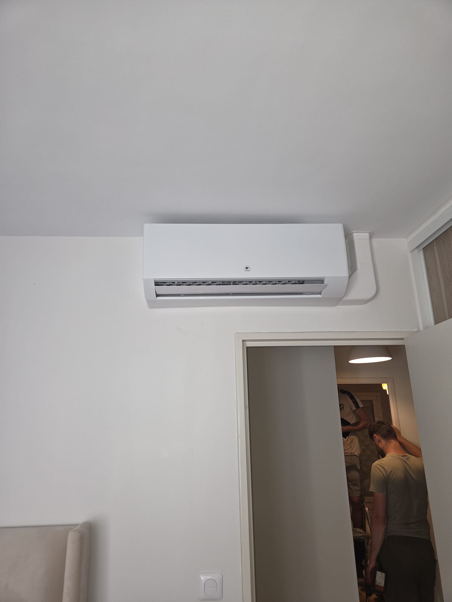 Climatisation murale Thermor installée dans un séjour